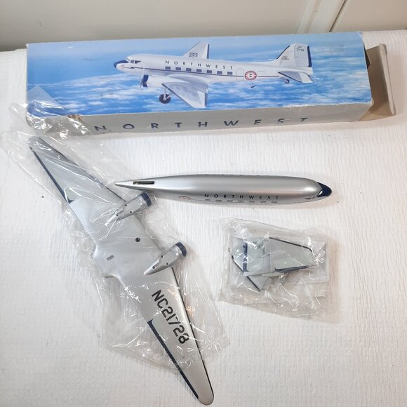 Flight Miniatures Northwest Airlines Model Airplane DC-3 Henry Ford Museum 1:100
